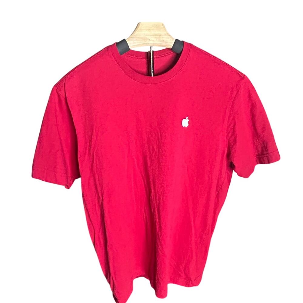Apple store employee red t-shirt apple logo size small unisex